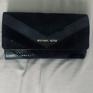 women wallet🖤💛